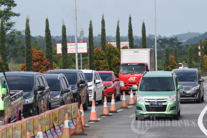 Arus Mudik Mulai Padat di Exit Tol Singosari H-3 Lebaran