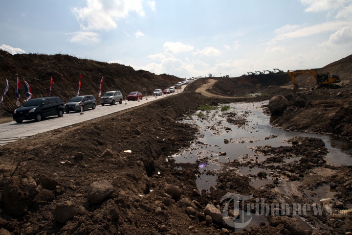 Arus Pemudik Lewati Jembatan Kali Kenteng