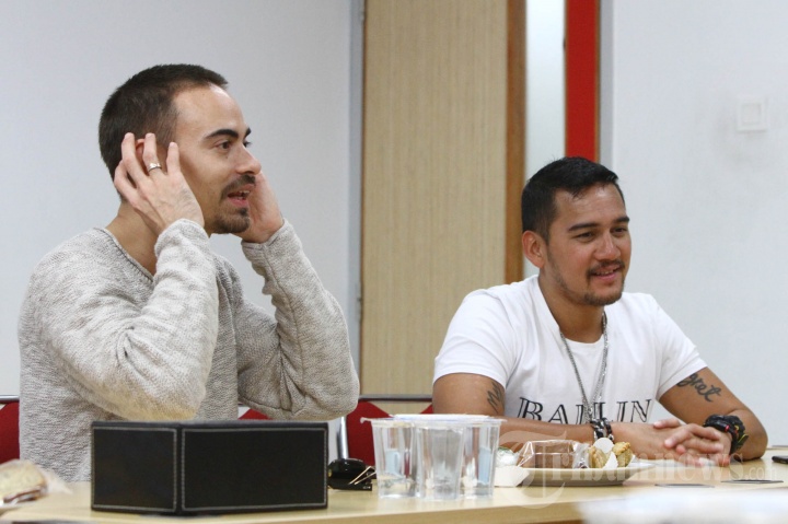 Ashraf Sinclair bersama Mario Lawalata saat berkunjung ke kantor redaksi tribunnews.com, di Jakarta, Rabu (17/1/2018). Ashraf Sinclair berperan sebagai Rafa dan Mario Lawalata berperan sebagai Edi pada film terbaru mereka yang bergenre horor berjudul Bayi Gaib: Bayi Tumbal Bayi Mati yang disutradarai Rizal Mantovani. 