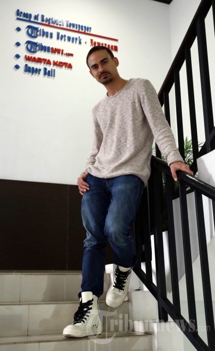 Artis Ashraf Sinclair saat berkujung ke kantor Redaksi Warta Kota Jalan Palmerah Barat, Jakarta Pusat, Rabu (17/1/2018). 