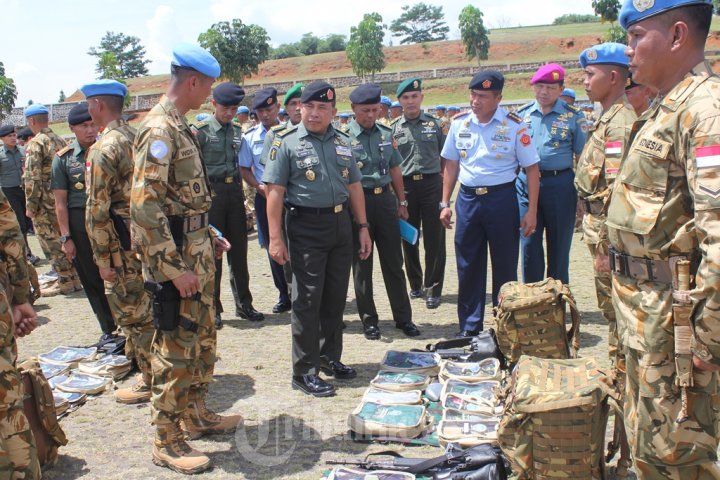 Asops Panglima TNI Inspeksi Kesiapan Satgas Kontingen Garuda