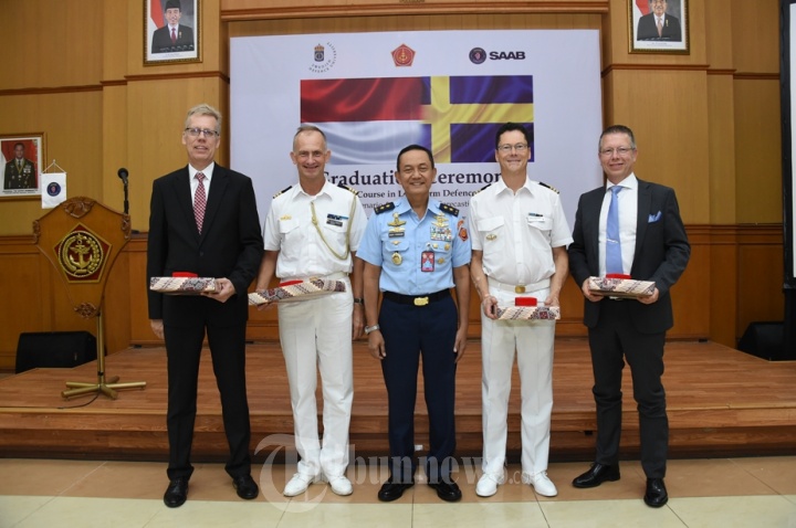 Aspers Panglima TNI Wisuda Siswa Swedish Defence University