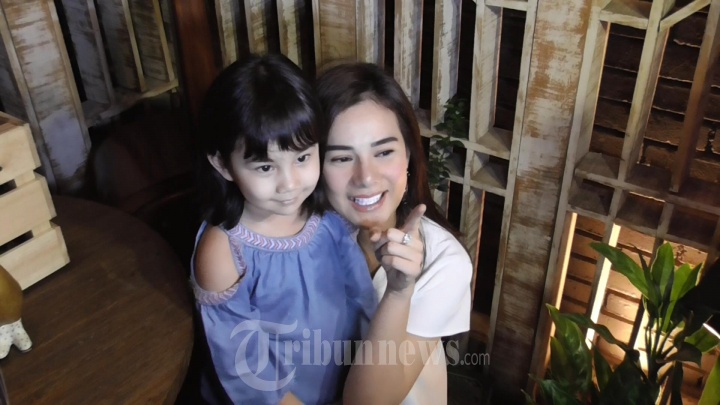 Astrid Tiar Bersama Annanbel Putri Pertamanya