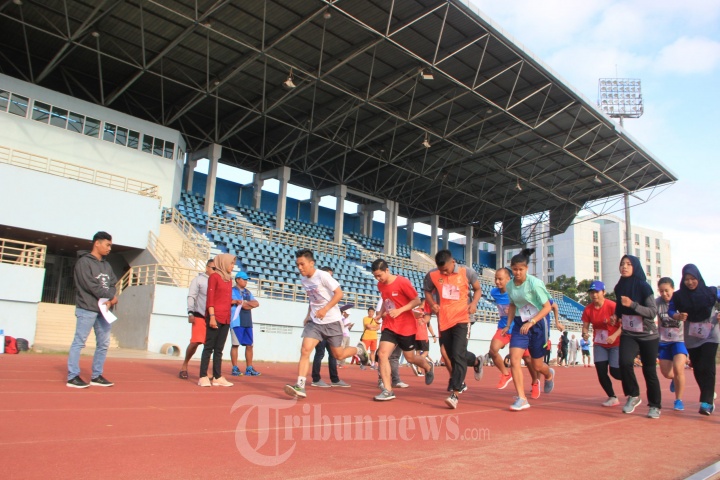 Atlet Anggar Asian Games Melakukan Latihan Lari