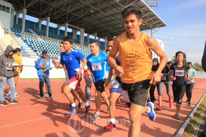 Atlet Anggar Asian Games Melakukan Latihan Lari