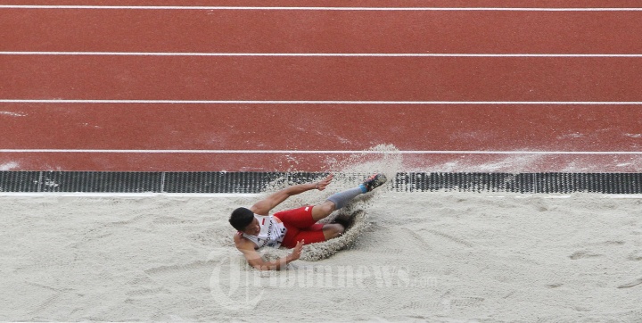 Atlet Lompat Jauh Indonesia Sapwaturrahman Beraksi