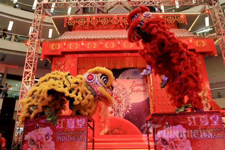 Atraksi Barongsai Menyambut Imlek