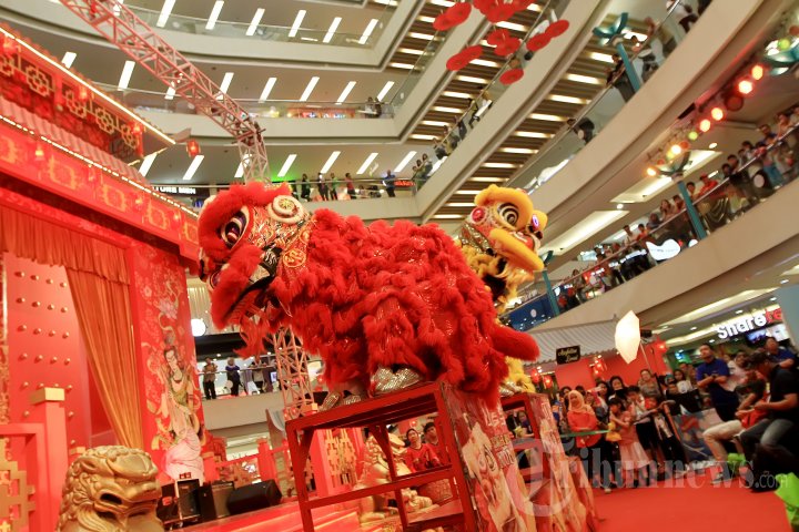 Atraksi Barongsai Menyambut Imlek