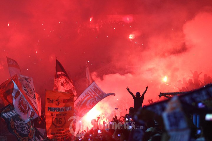 Atraksi The Jackmania Nyalakan Flare