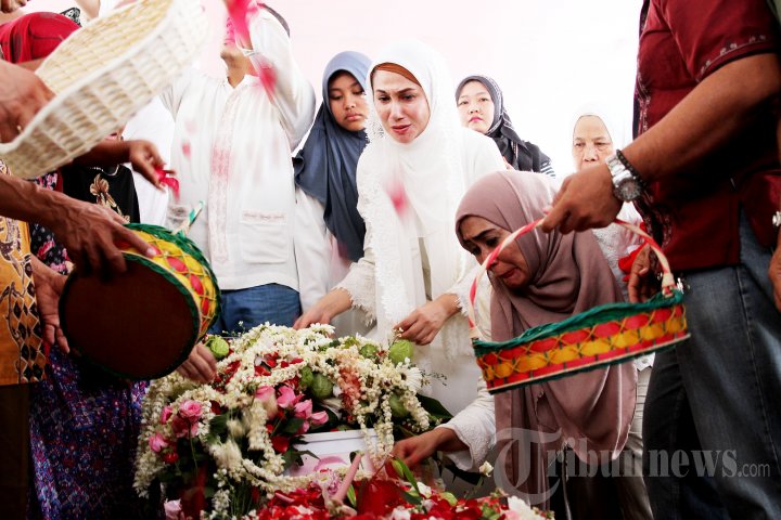 Ayahanda Marini Zumarnis Wafat