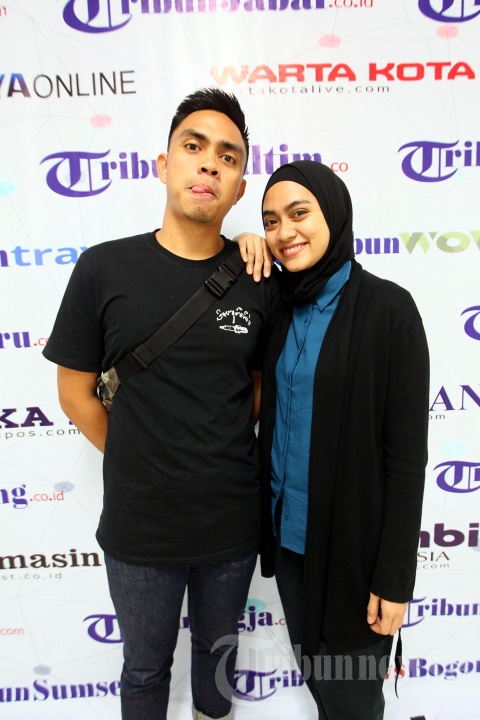 Pasangan suami istri Ditto dan Ayudia Bing Slamet berfoto saat berkunjung ke redaksi Tribunnews.com dan Warta Kota di Palmerah, Jakarta, Jumat (24/8/2018). Ditto dan Ayudia mempromosikan single terbaru mereka berjudul Rindu. 