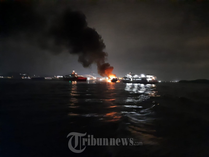 Bakamla RI Amankan Kapal Dumai Line 5 Yang Terbakar