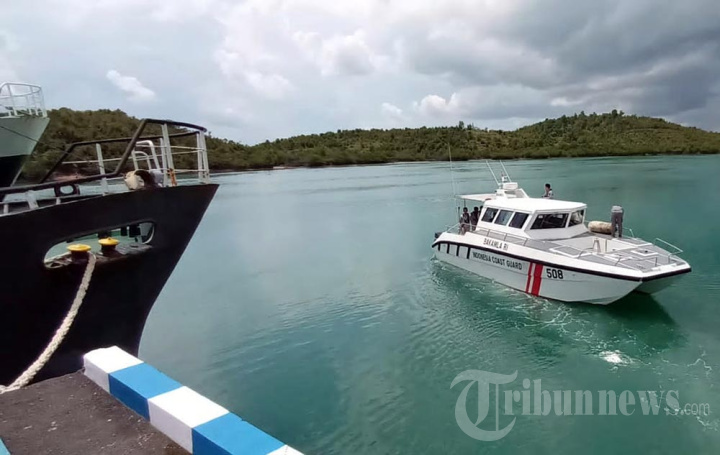 Bakamla RI Bantu Evakuasi Korban Kapal SB Evelin Calisca 01