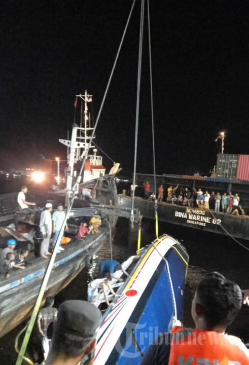 Bakamla RI Bantu Evakuasi Korban Kapal SB Evelin Calisca 01