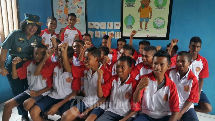 Bakti Sosial Kesehatan TNI di KRI dr Soeharso