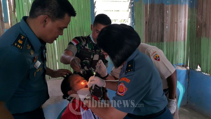 Bakti Sosial Kesehatan TNI di KRI dr Soeharso
