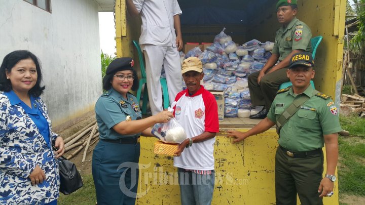 Bakti Sosial Kesehatan TNI di KRI dr Soeharso