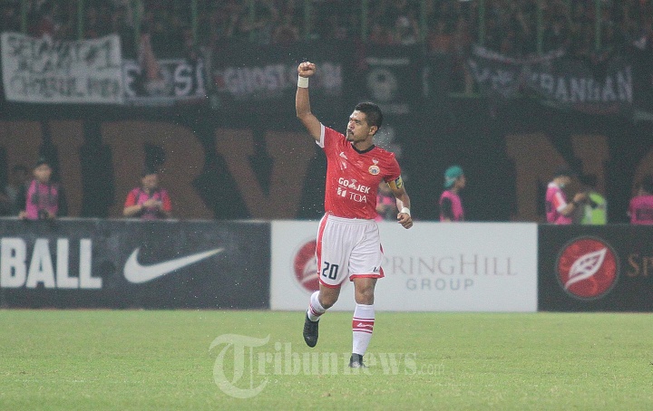 Bambang Pamungkas Selebrasi Kepalkan Tangan