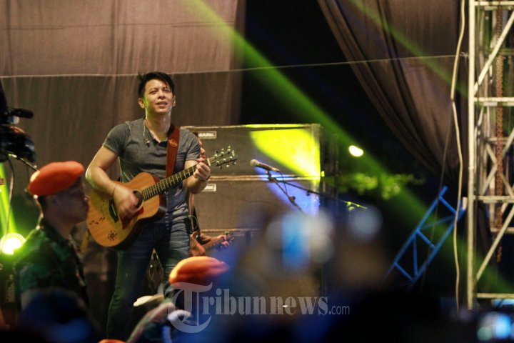 Band Noah Tampil di Markas Batalyon 465 Paskhas