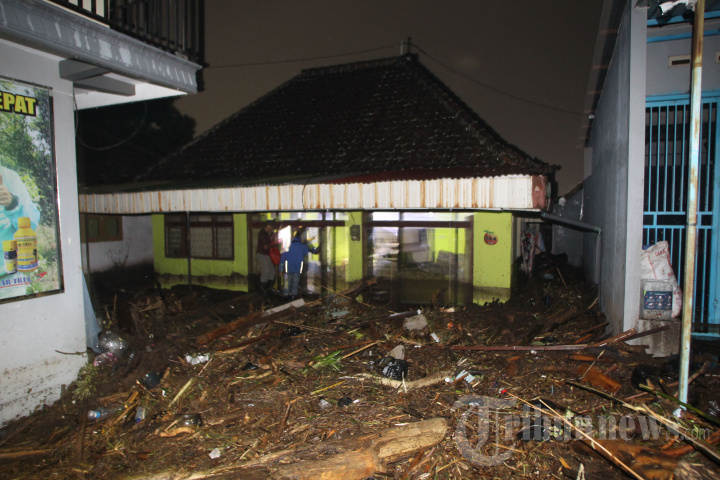 Banjir Bandang Terjang Kota Batu Malang