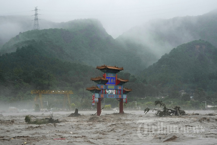 Banjir Dahsyat Hantam Beijing Akibat Topan Doksuri