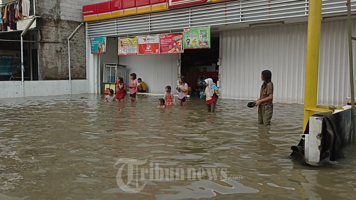 Banjir di Perumahan Jalan Sultan Ageng Tirtayasa Tangerang
