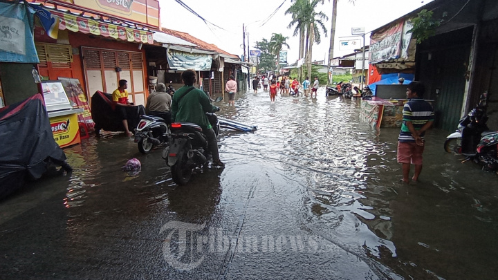 Banjir di Perumahan Jalan Sultan Ageng Tirtayasa Tangerang