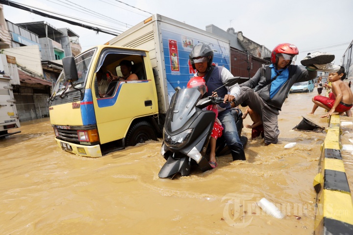 Banjir Genangi Kawasan Jatinegara Barat