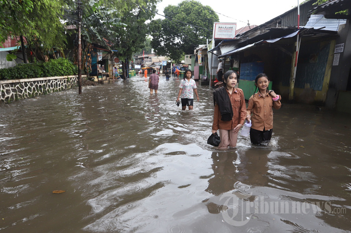 Banjir Rendam Kawasan Kemang Utara
