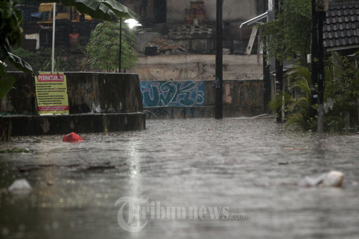 Banjir Rendam Perumahan Ciledug Indah