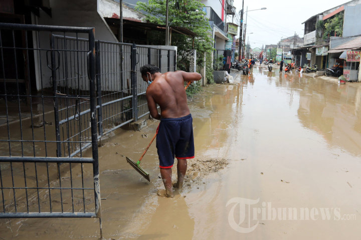 Banjir Rendam Perumahan Pondok Gede Permai
