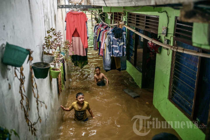 Banjir Rendam Sejumlah Kawasan di Jakarta