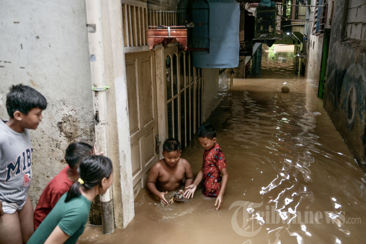 Banjir Rendam Sejumlah Kawasan di Jakarta