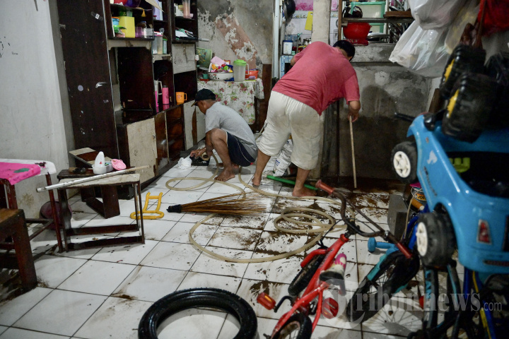 Banjir Rendam Sejumlah Kawasan di Jakarta