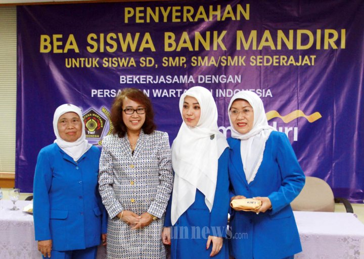 Bank Mandiri Beri Bea Siswa 21 Anak Wartawan