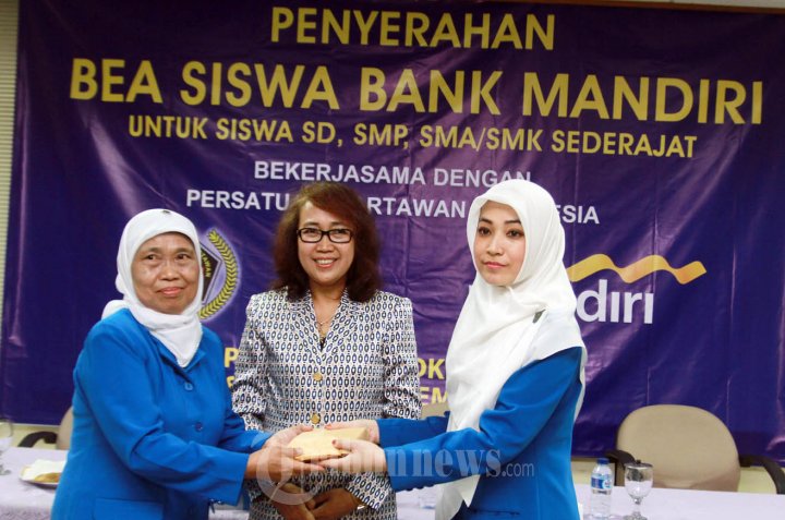 Bank Mandiri Beri Bea Siswa 21 Anak Wartawan