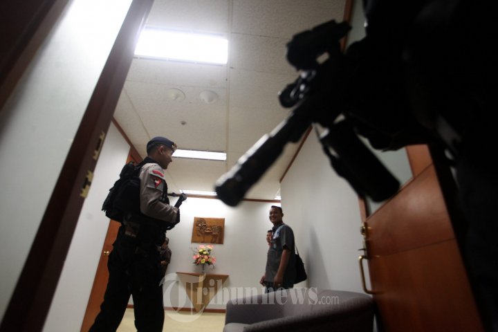 Bareskrim Polri Geledah Kantor PT Polytama Propindo