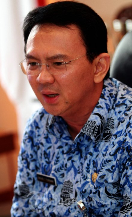 Basuki Tjahaja Purnama di Ruang Kerjanya
