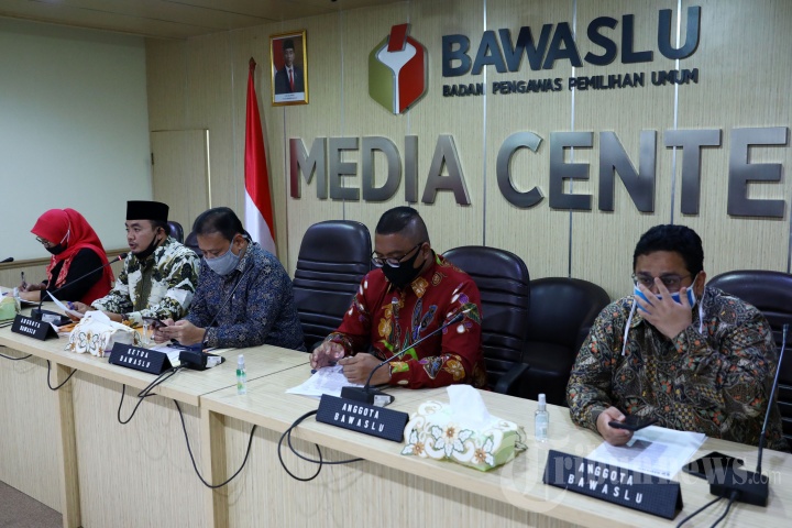 Bawaslu Berikan Hasil Pengawasan Verfak Pilkada Serentak 2020
