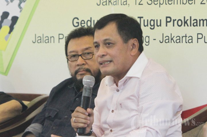 Bedah Buku Pecah Belah Partai Golkar