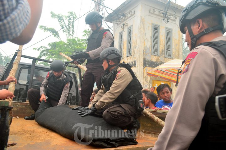 Benda Diduga Bom di Halaman Mesjid Jami Pontianak