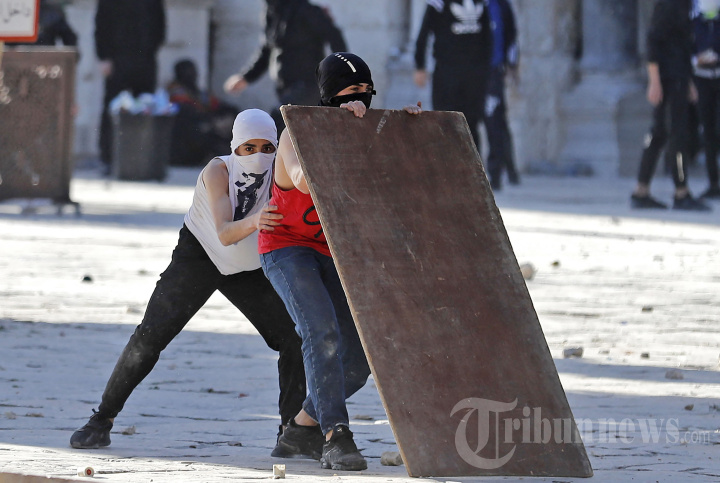 Bentrok Warga Palestina dan Polisi Israel di Masjid Al-Aqsa