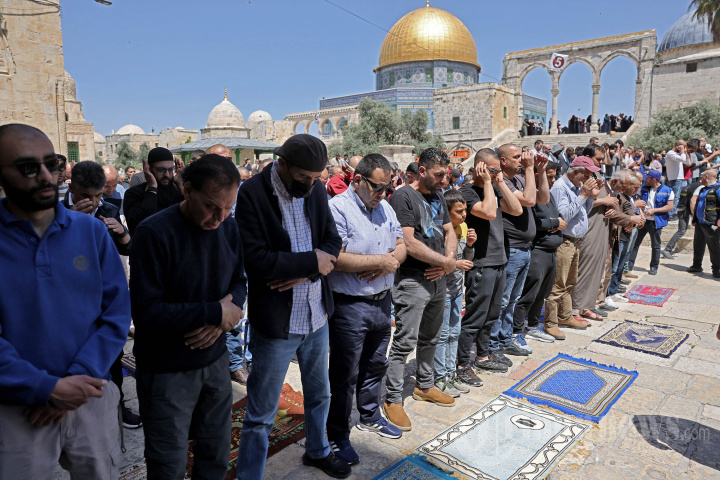 Bentrok Warga Palestina dan Polisi Israel di Masjid Al-Aqsa