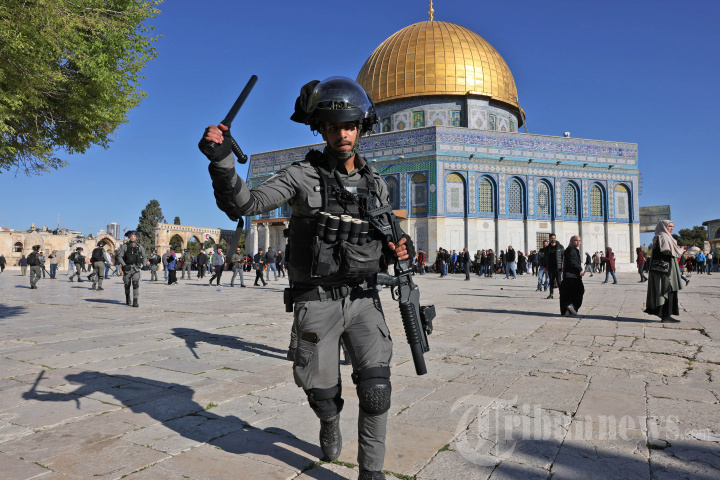 Bentrok Warga Palestina dan Polisi Israel di Masjid Al-Aqsa