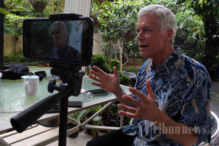 Berbincang Bersama Sejarawan Asal Inggris Peter Carey