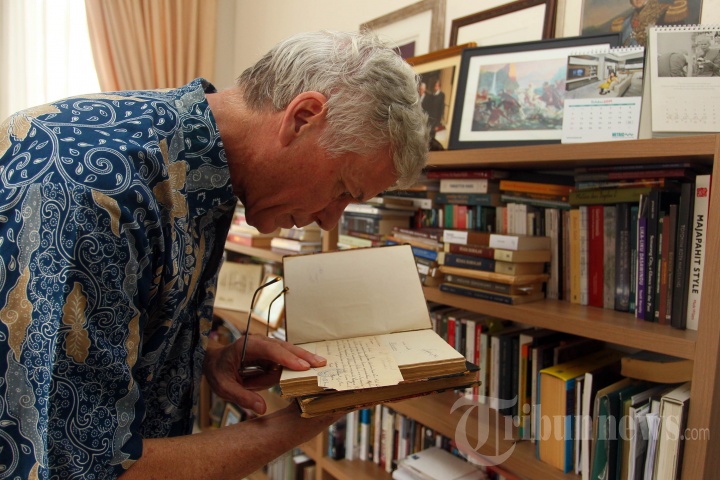 Berbincang Bersama Sejarawan Asal Inggris Peter Carey