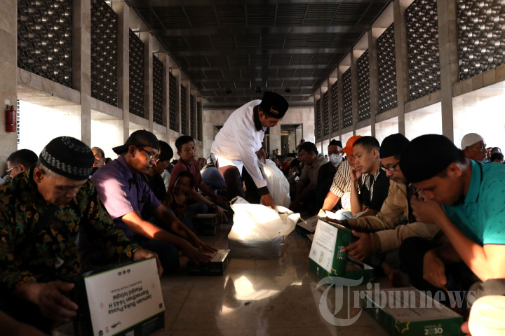 Berbuka Puasa di Masjid Istiqlal Jakarta