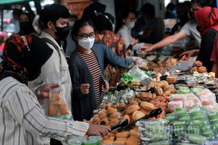 Berburu Takjil di Bendungan Hilir