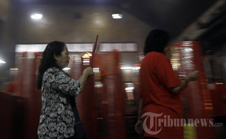 Beribadah Imlek 2567