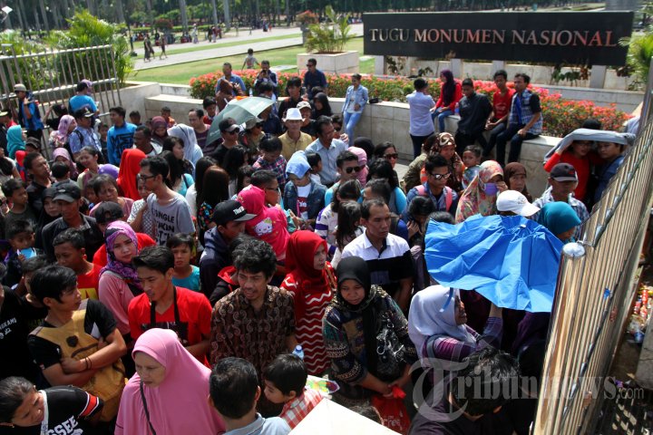 Berlibur di Monas